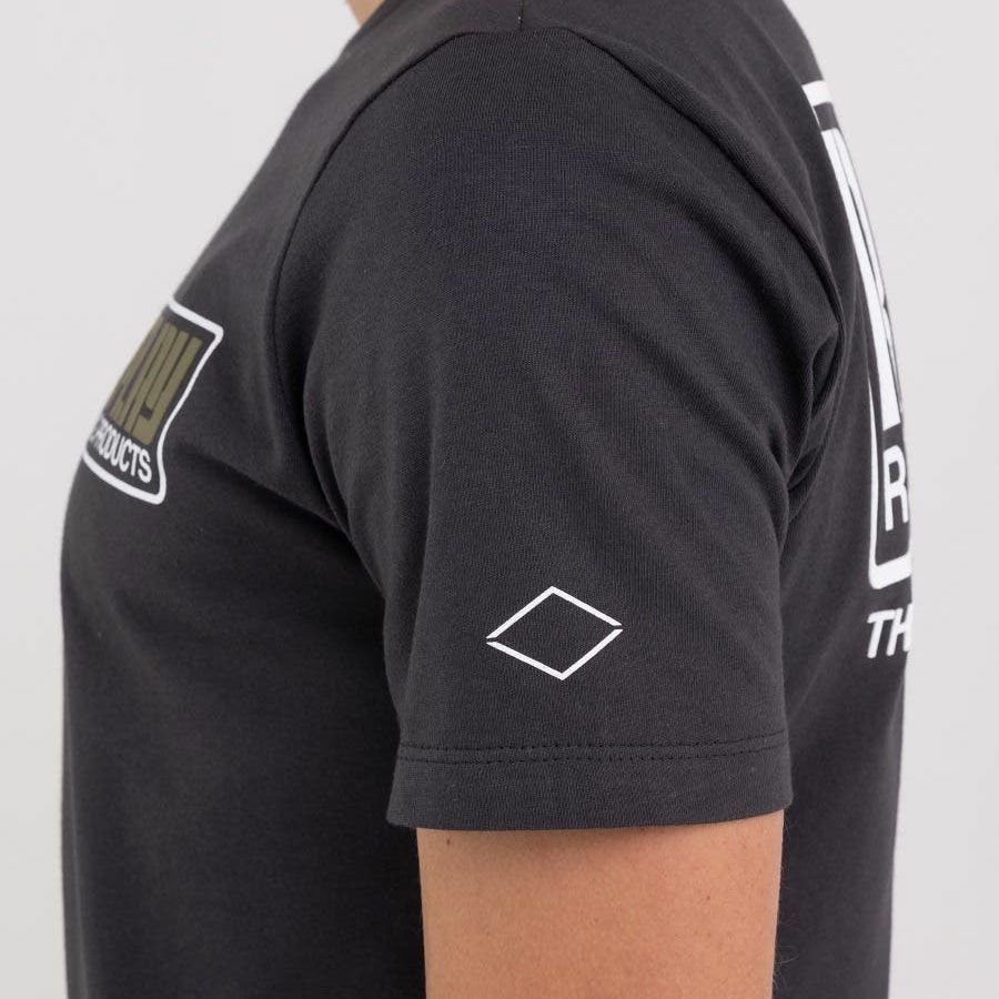 Replay｜レーシング プリント Tシャツ｜ニアリーブラック｜モデル着用