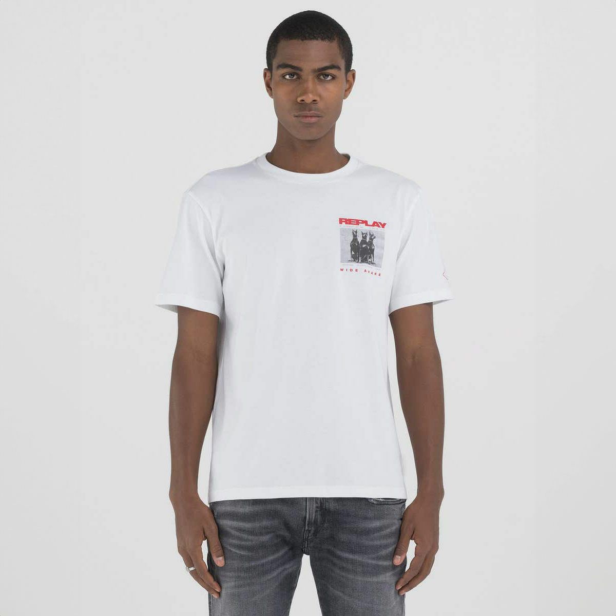 Replay｜モーターサイクル ドッグ プリント Ｔシャツ｜ホワイト｜モデル着用