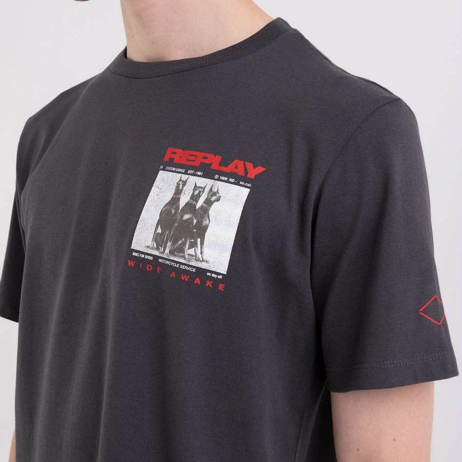 Replay｜モーターサイクル ドッグ プリント Ｔシャツ｜ニアリーブラック｜モデル着用
