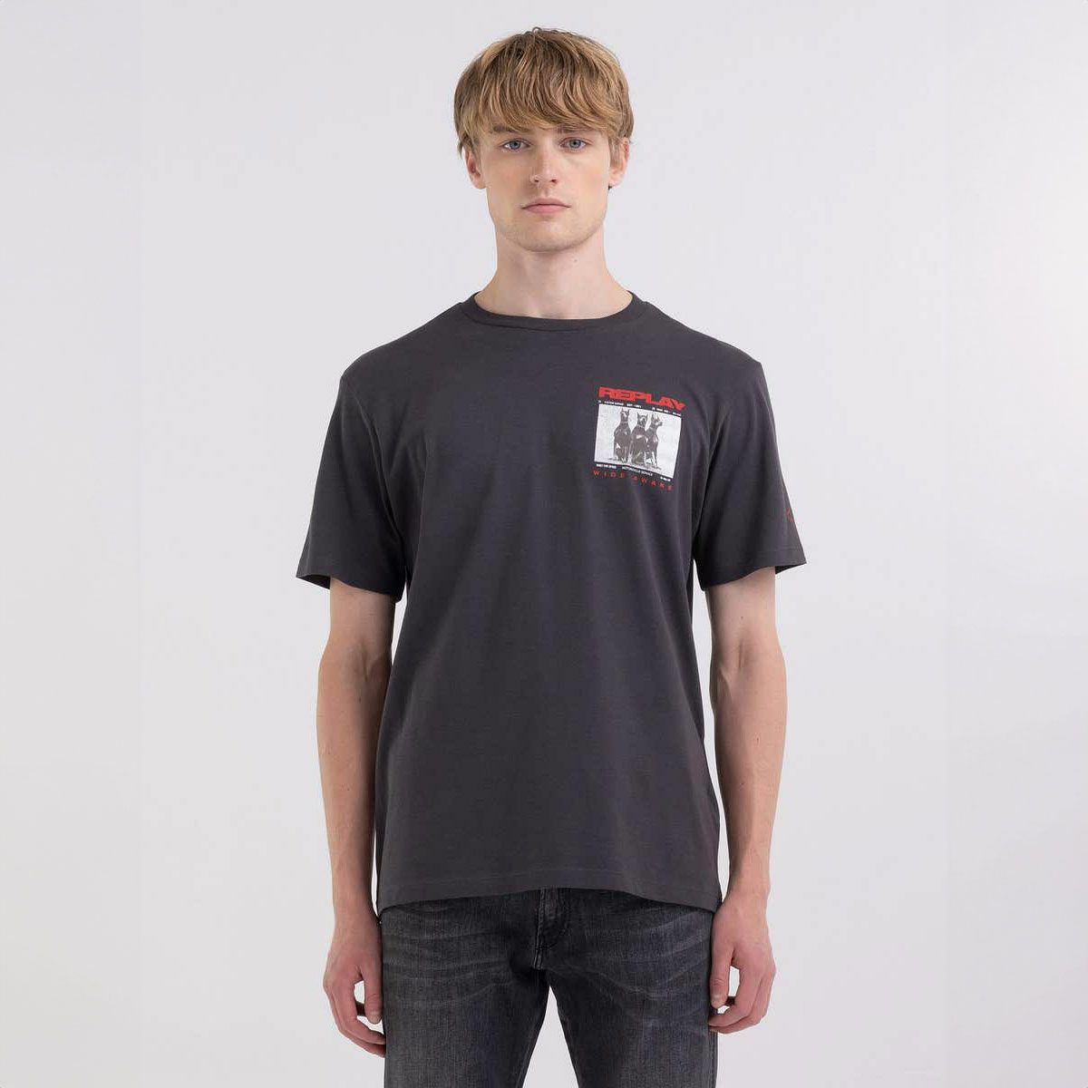 Replay｜モーターサイクル ドッグ プリント Ｔシャツ｜ニアリーブラック｜モデル着用