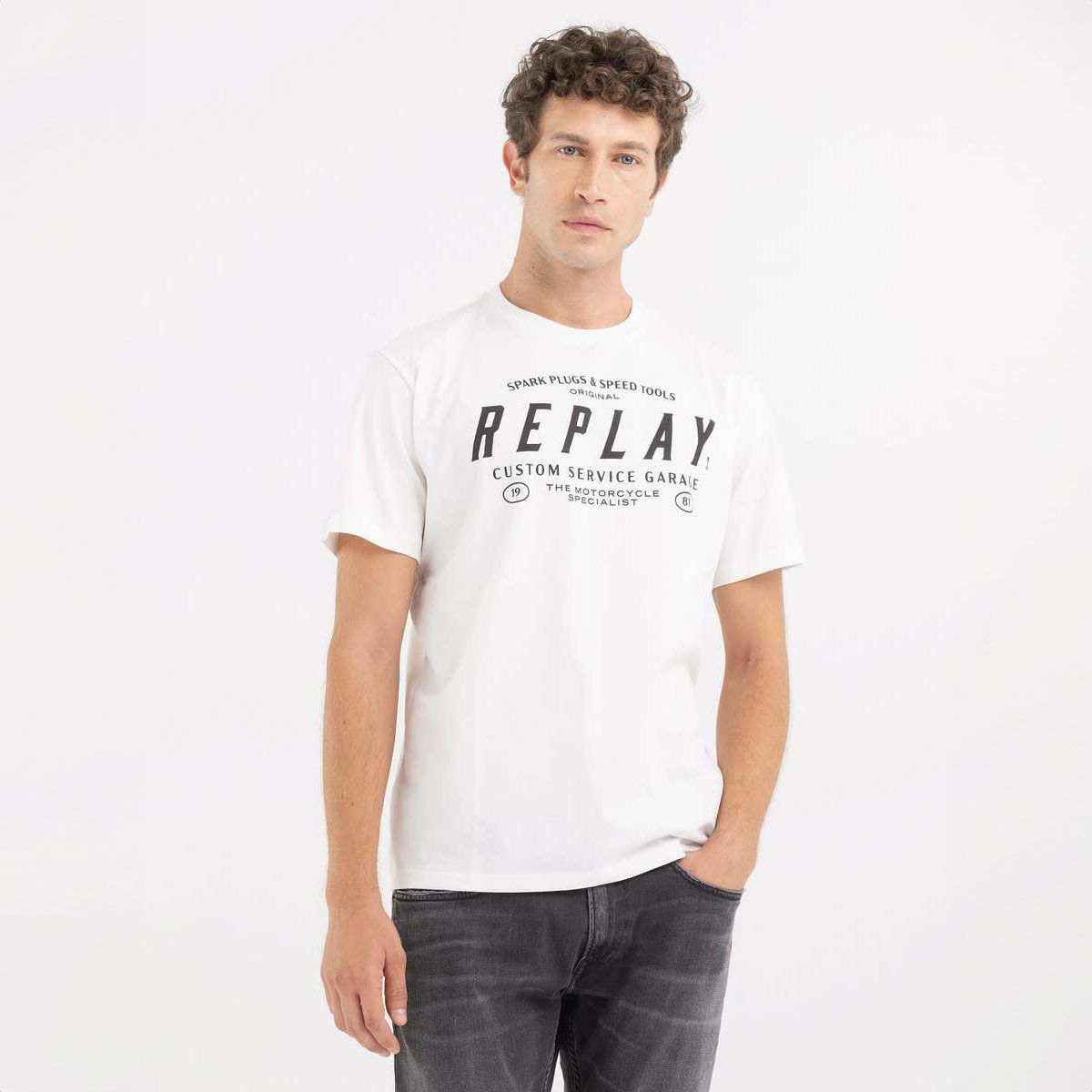 Replay｜カスタムガレージ プリント Ｔシャツ｜ホワイト｜モデル着用