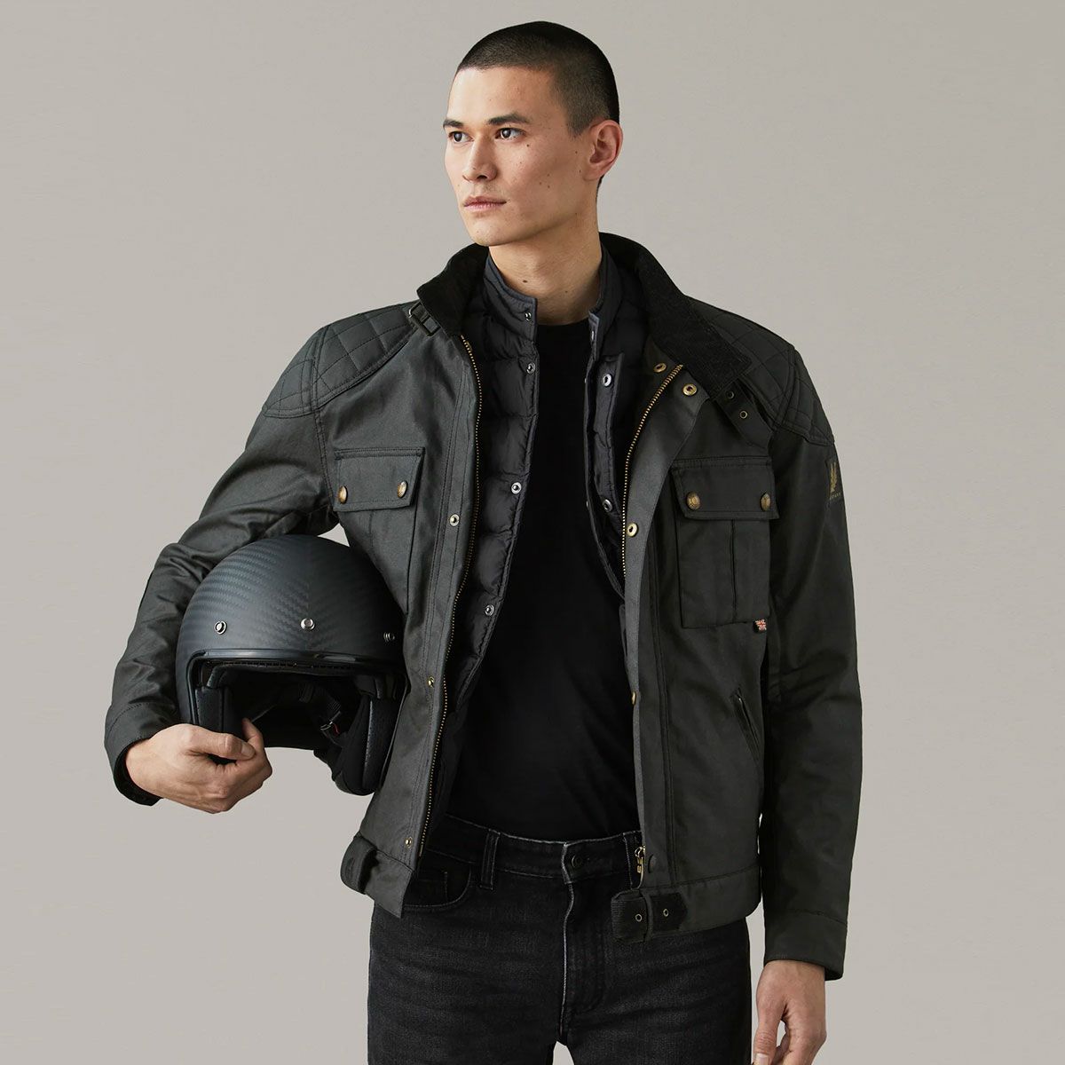 BELSTAFF｜ブルックランズ モーターサイクル ジャケット 2024｜ファブリック｜ブラック｜モデル着用