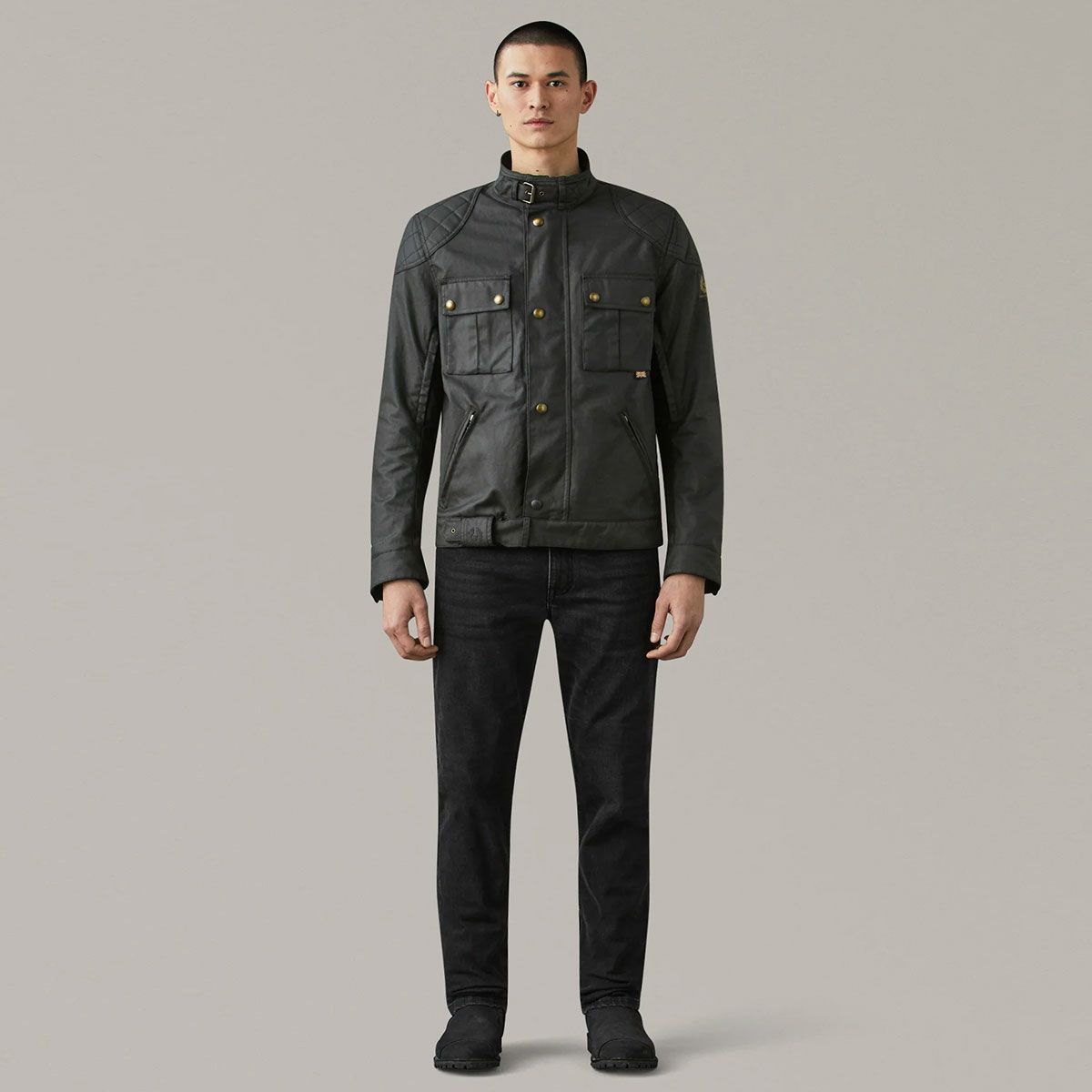 BELSTAFF｜ブルックランズ モーターサイクル ジャケット 2024｜ファブリック｜ブラック｜モデル着用