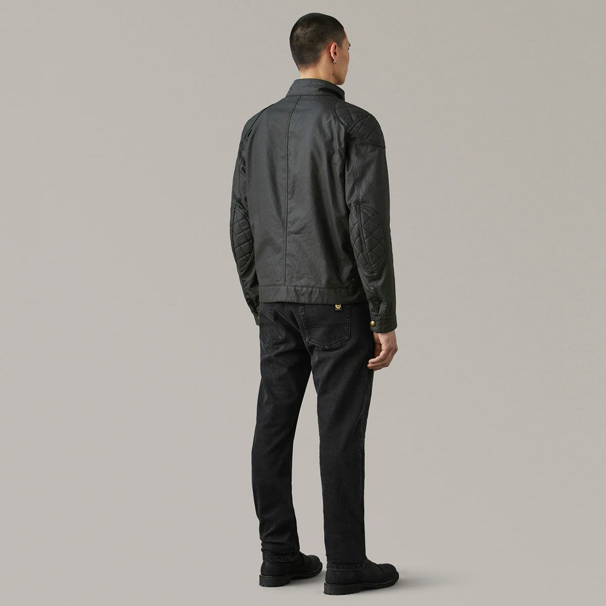 BELSTAFF｜ブルックランズ モーターサイクル ジャケット 2024｜ファブリック｜ブラック｜モデル着用