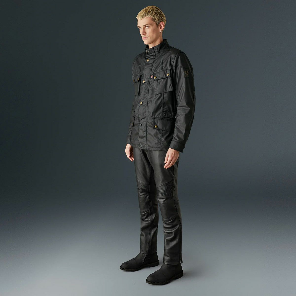 BELSTAFF｜クロスビー モーターサイクル ジャケット｜ファブリック｜ブラック｜モデル着用