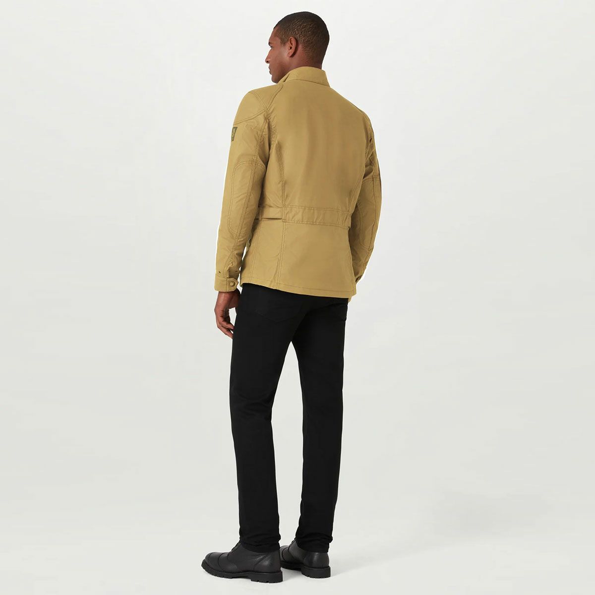 BELSTAFF｜クロスビー モーターサイクル ジャケット｜ファブリック｜サンド｜モデル着用