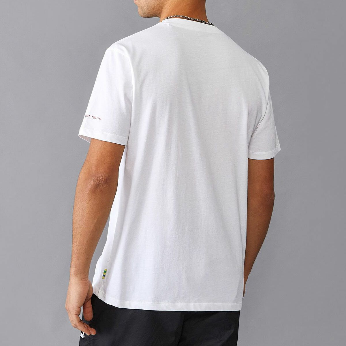 AyrtonSenna｜アイルトン・セナ ロゴ Tシャツ｜ホワイト｜モデル着用