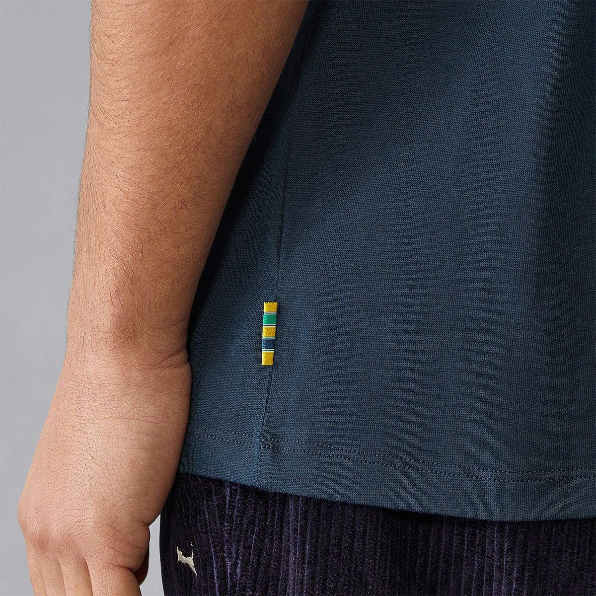 AyrtonSenna｜アイルトン・セナ ロゴ Tシャツ｜ネイビー｜モデル着用