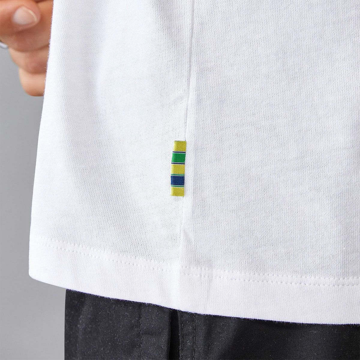 AyrtonSenna｜アイルトン・セナ ロゴ Tシャツ｜ホワイト｜モデル着用