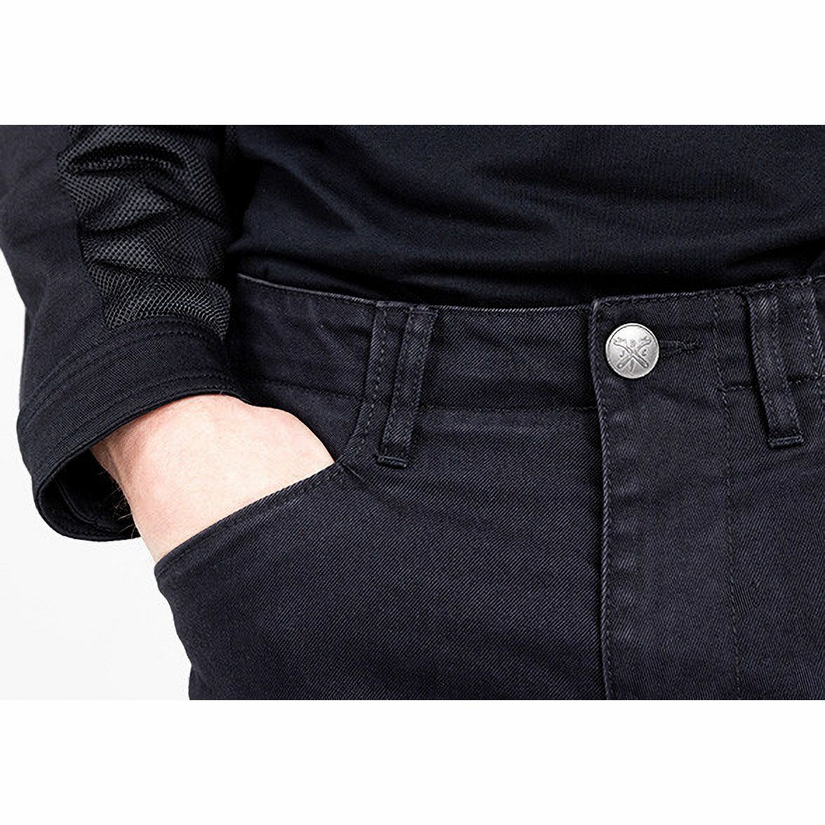 John Doe｜レギュラーカーゴ モノ｜チノ・カーゴ｜ブラック｜モデル着用