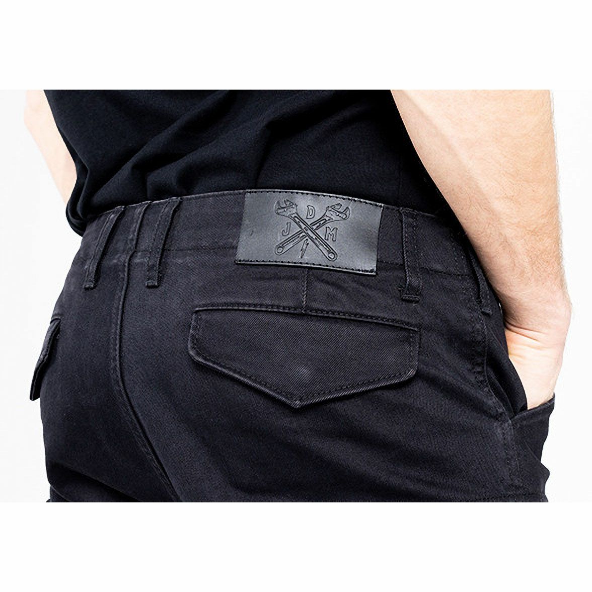 John Doe｜レギュラーカーゴ モノ｜チノ・カーゴ｜ブラック｜モデル着用