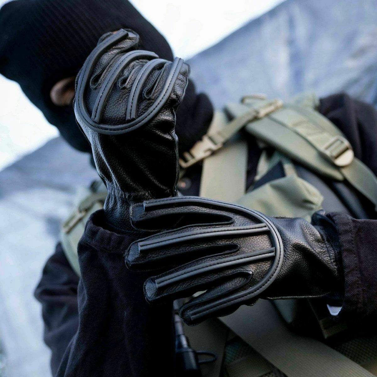 El Solitario｜スパークプラグ ディアスキン グローブ｜3シーズン｜ブラック｜モデル着用