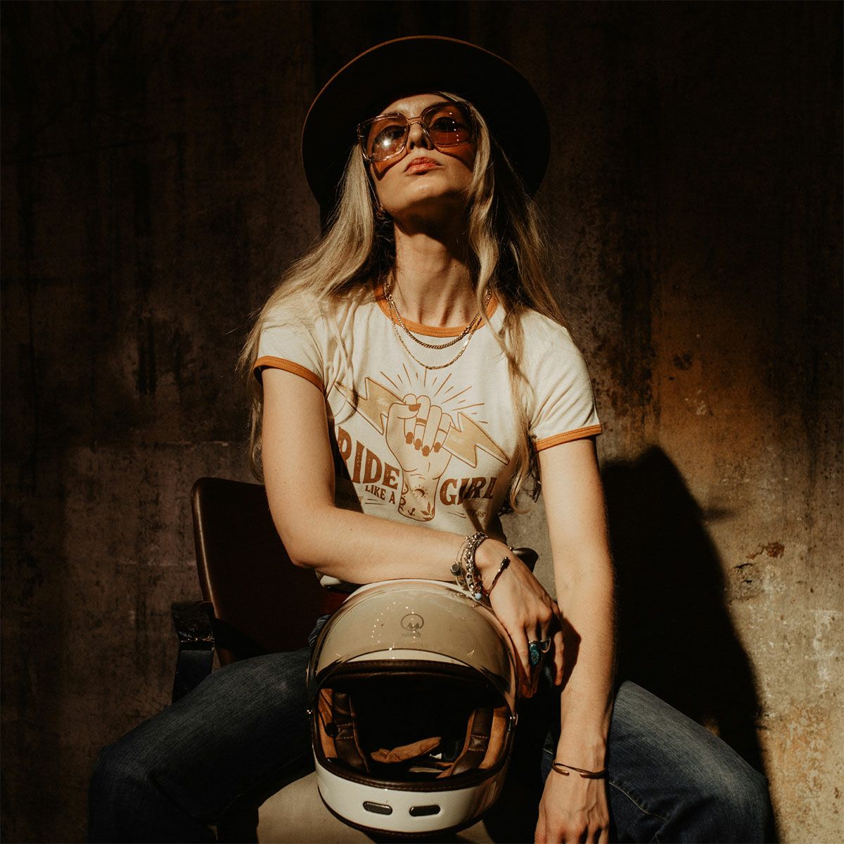 WILDUST｜リンガー Tシャツ｜エクリュ｜モデル着用