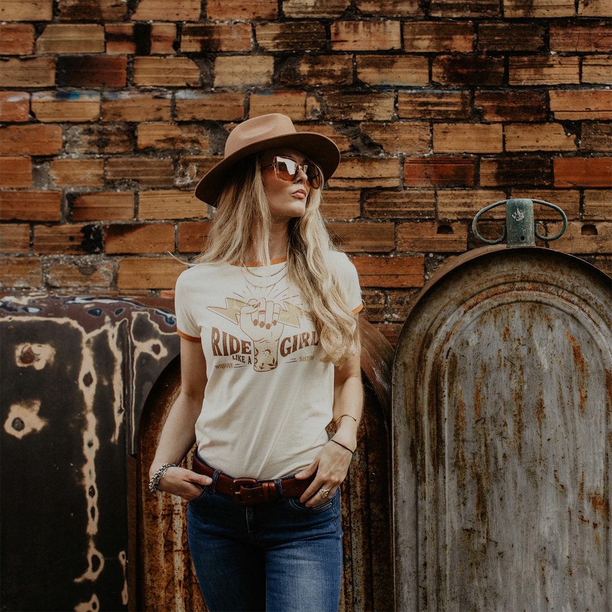 WILDUST｜リンガー Tシャツ｜エクリュ｜モデル着用