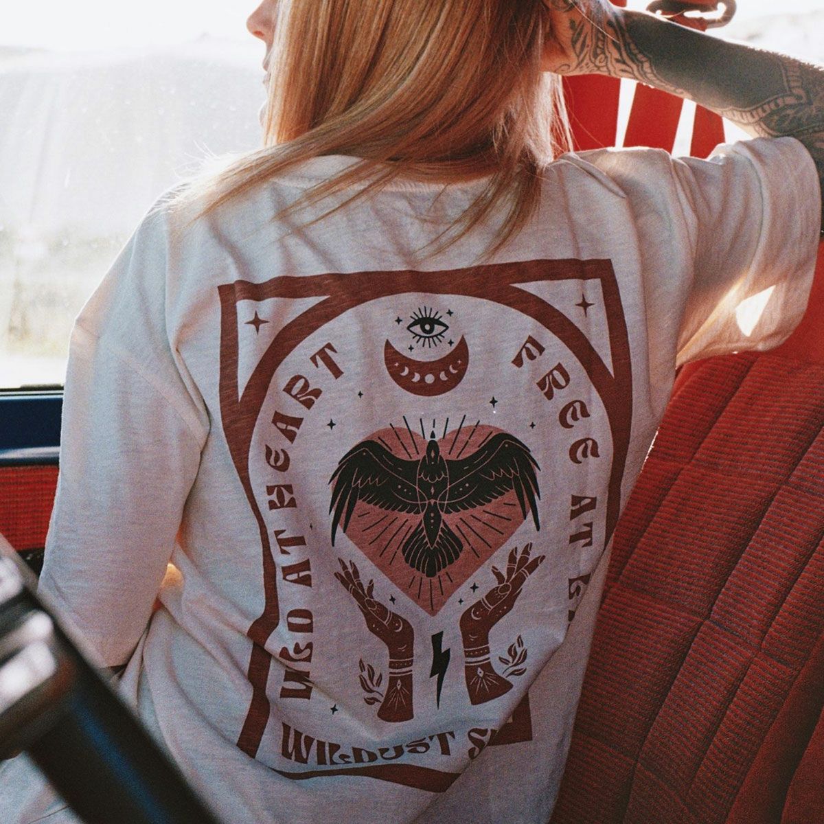 WILDUST｜ワイルド ハート Tシャツ｜エクリュ｜モデル着用