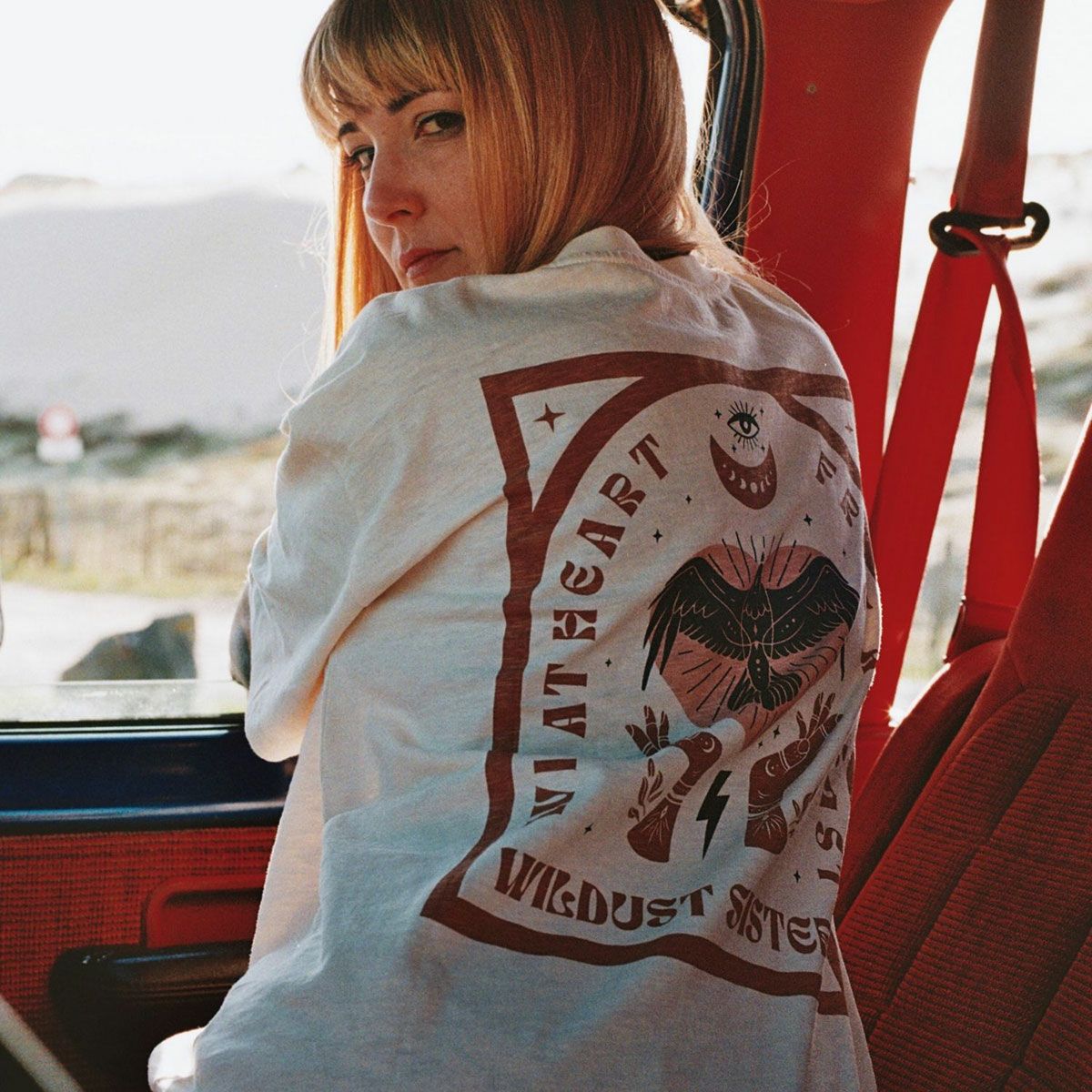 WILDUST｜ワイルド ハート Tシャツ｜エクリュ｜モデル着用