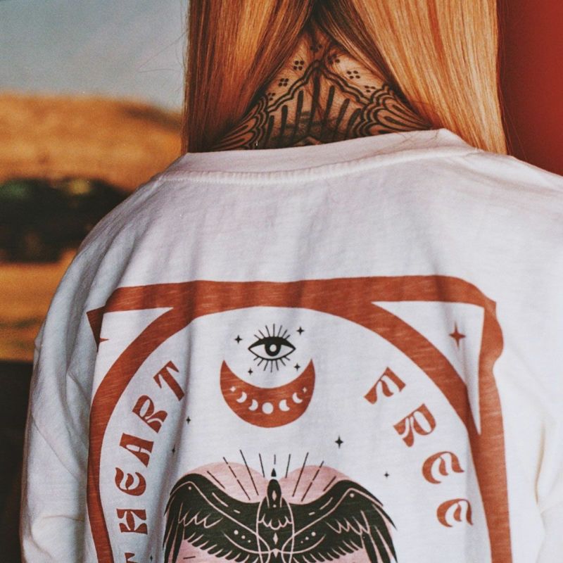 WILDUST｜ワイルド ハート Tシャツ｜エクリュ｜モデル着用