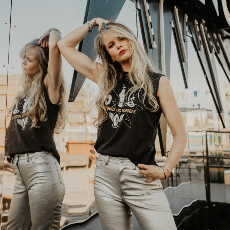 WILDUST｜ウイッチ Tシャツ｜ブラック｜モデル着用