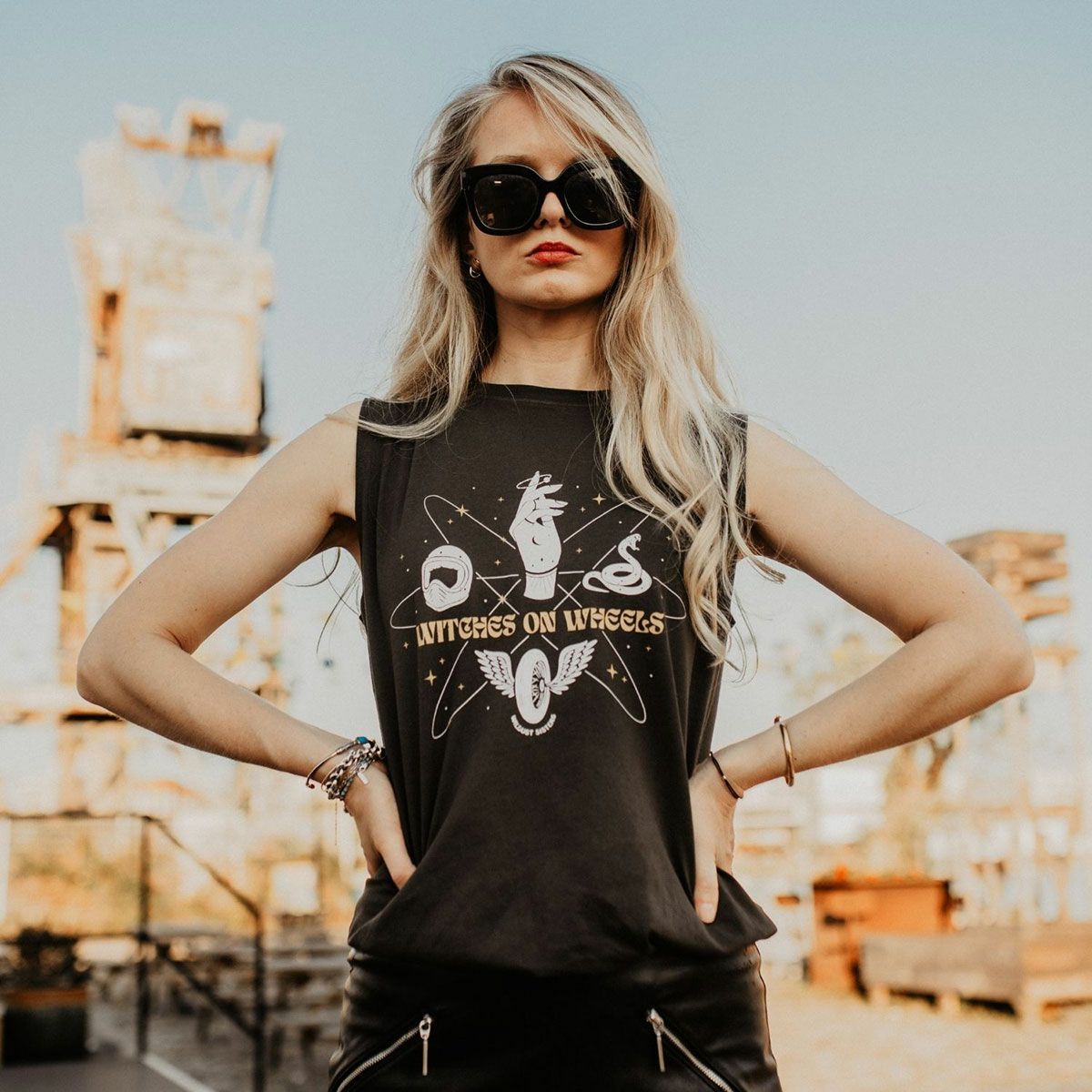 WILDUST｜ウイッチ Tシャツ｜ブラック｜モデル着用