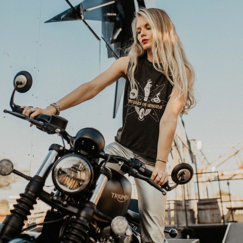 WILDUST｜ウイッチ Tシャツ｜ブラック｜モデル着用