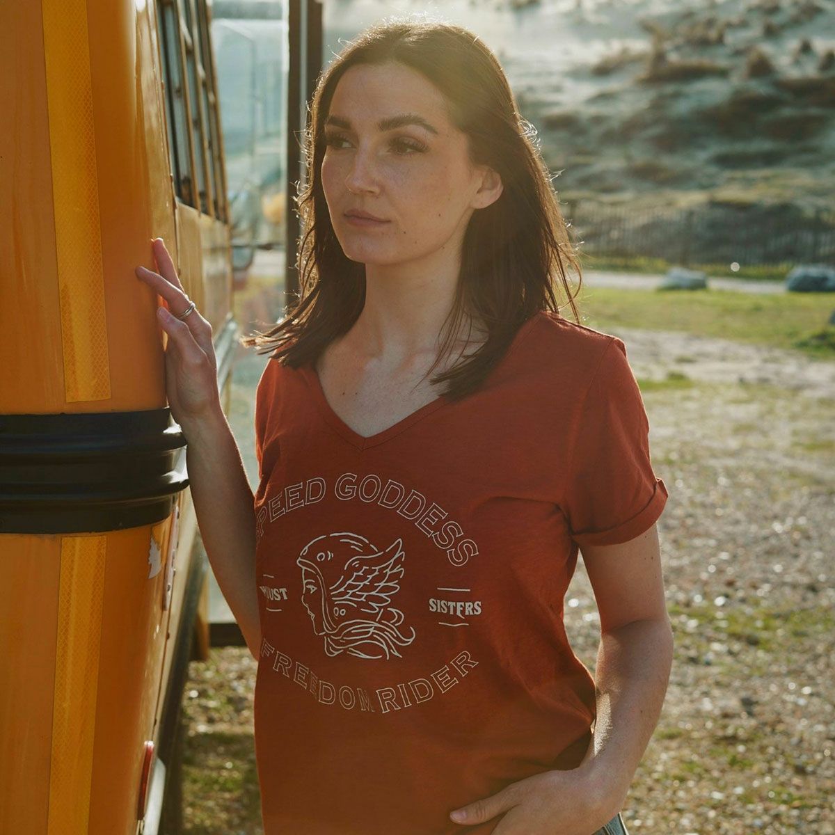 WILDUST｜ワイルド ゴッデス Tシャツ｜レッド｜モデル着用