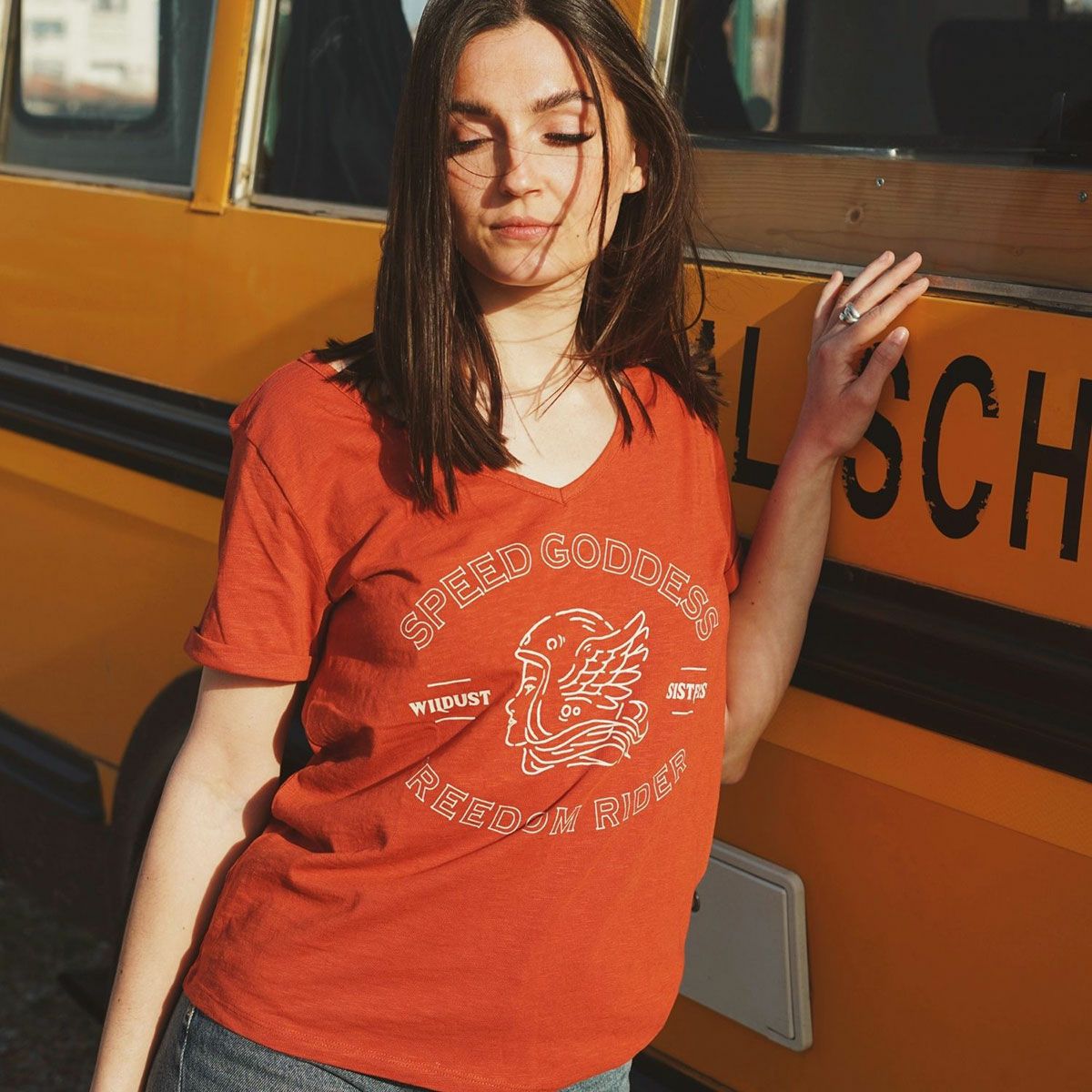 WILDUST｜ワイルド ゴッデス Tシャツ｜レッド｜モデル着用