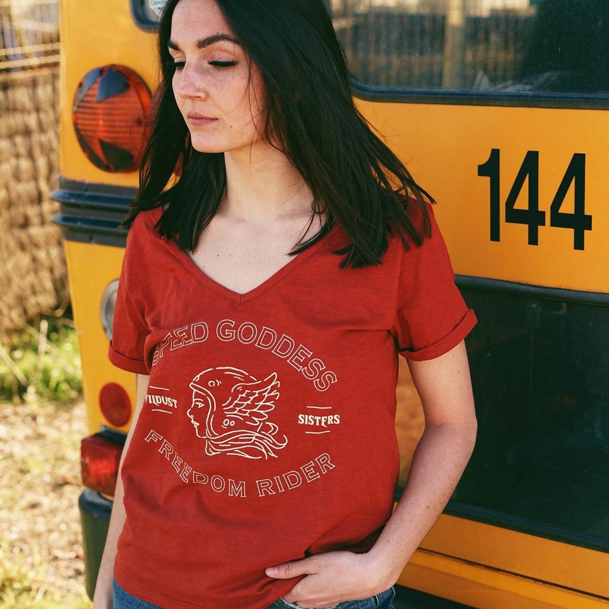 WILDUST｜ワイルド ゴッデス Tシャツ｜レッド｜モデル着用