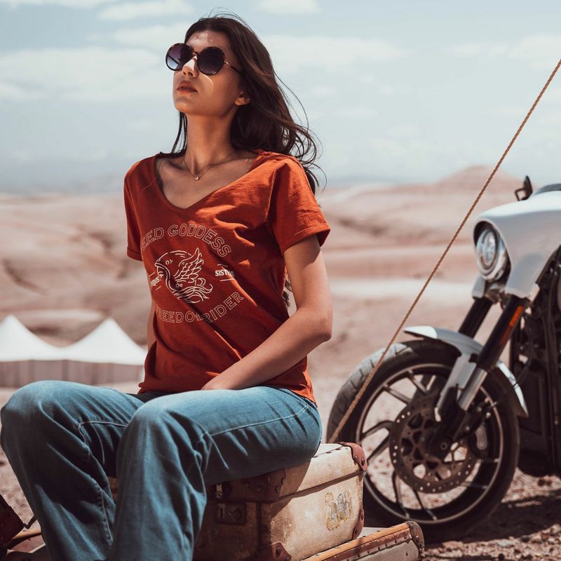 WILDUST｜ワイルド ゴッデス Tシャツ｜レッド｜モデル着用WILDUST｜ワイルド ゴッデス Tシャツ｜レッド｜モデル着用