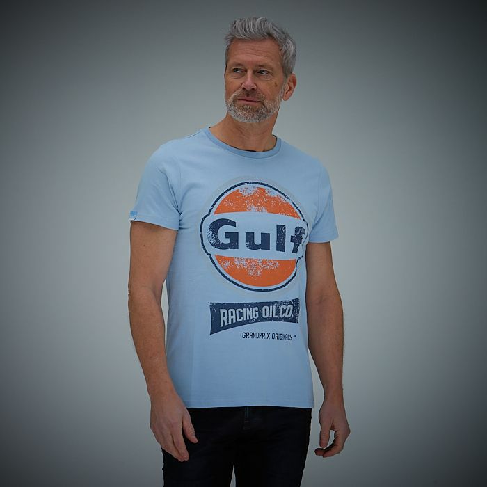 GULF｜ガルフ NEW レーシング オイル Tシャツ｜ガルフブルー｜モデル着用