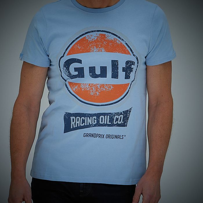 GULF｜ガルフ NEW レーシング オイル Tシャツ｜ガルフブルー｜モデル着用