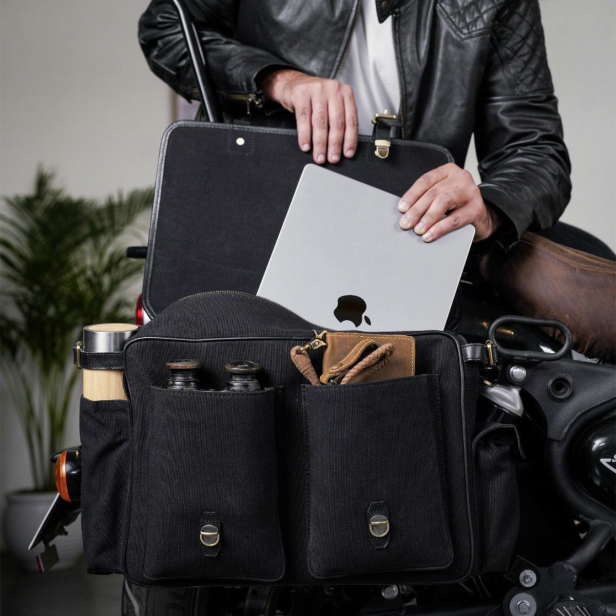 Trip Machine｜エクスペディション サドルバッグ （左右ペア）｜サイドバッグ｜ブラック｜使用イメージ