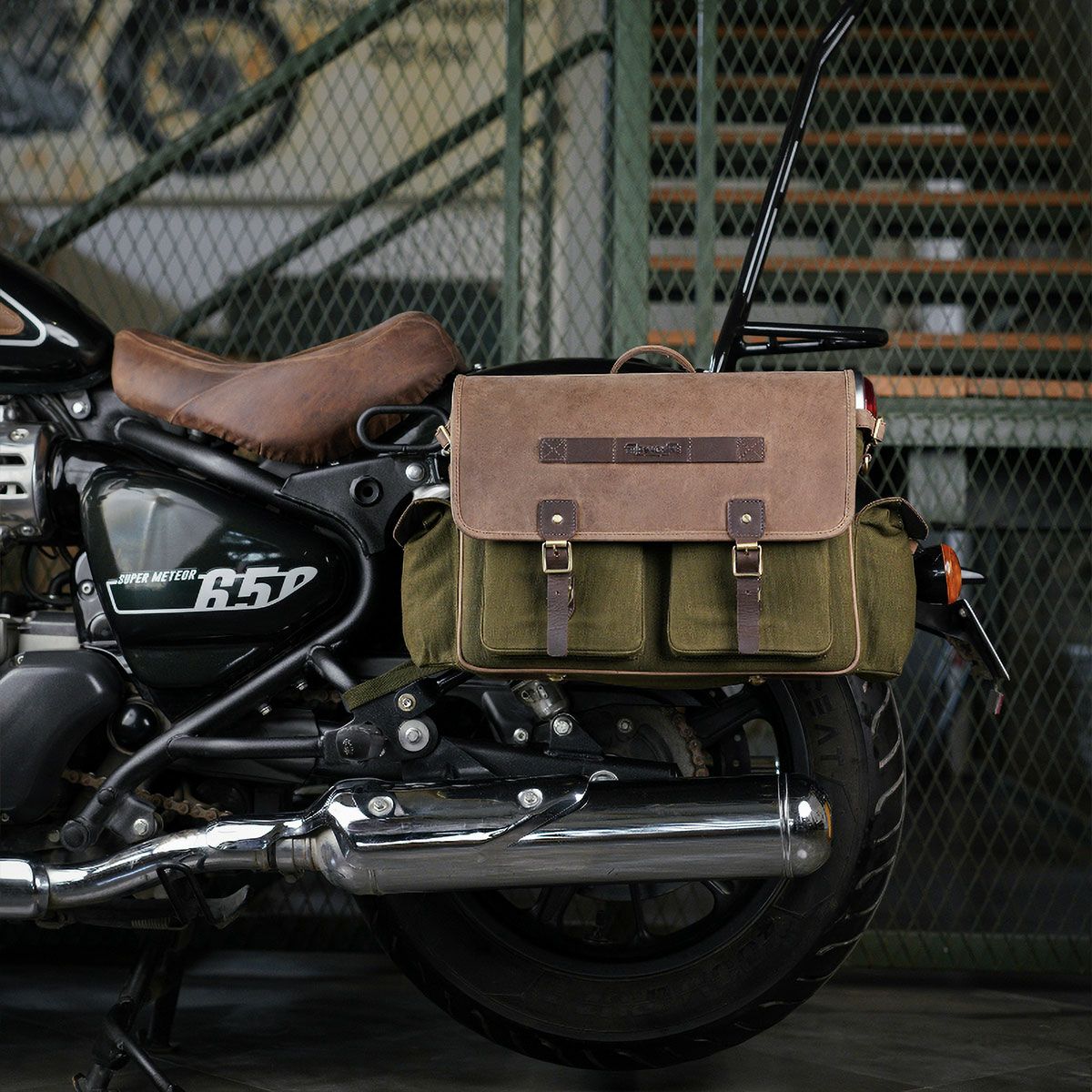 Trip Machine｜エクスペディション サドルバッグ （左右ペア）｜サイドバッグ｜グリーン×タバコ｜使用イメージ