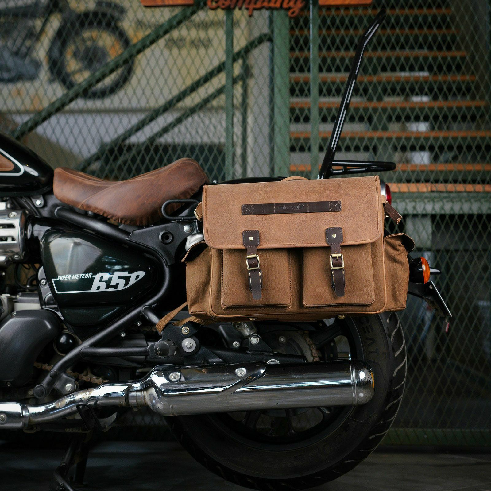 Trip Machine｜エクスペディション サドルバッグ （左右ペア）｜サイドバッグ｜ブラウン×タバコ｜使用イメージ