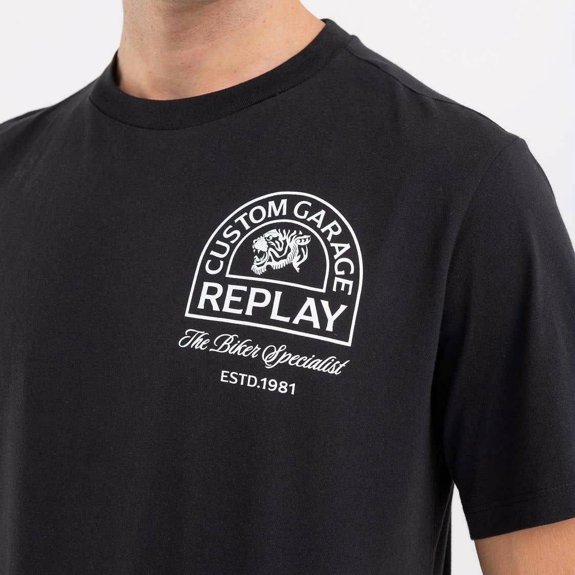 Replay｜カスタムガレージ タイガー プリント Ｔシャツ｜ブラック｜モデル着用