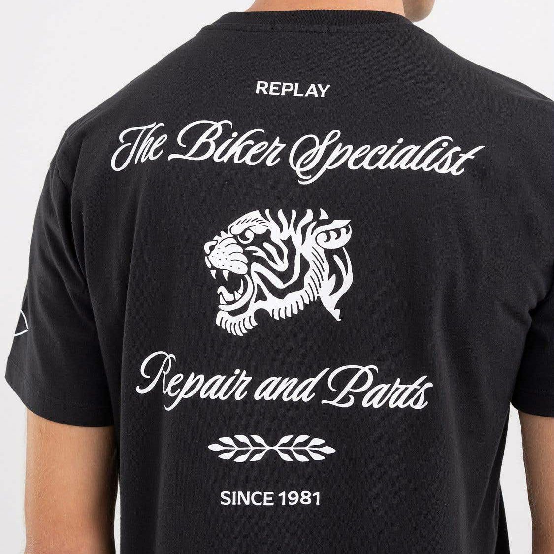 Replay｜カスタムガレージ タイガー プリント Ｔシャツ｜ブラック｜モデル着用