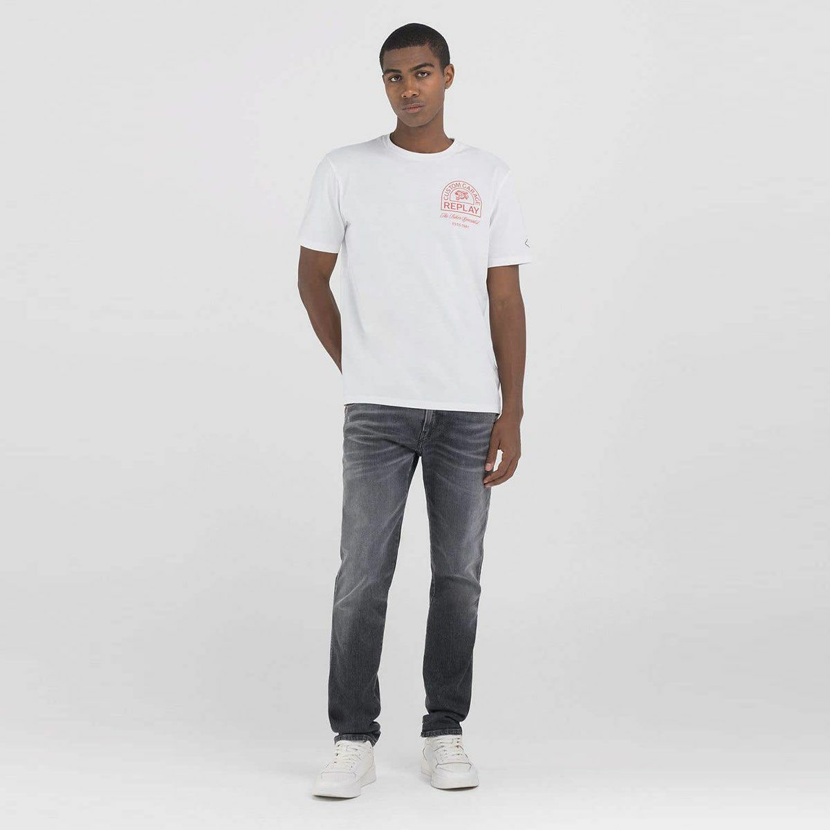 Replay｜カスタムガレージ タイガー プリント Ｔシャツ｜ナチュラルホワイト｜モデル着用