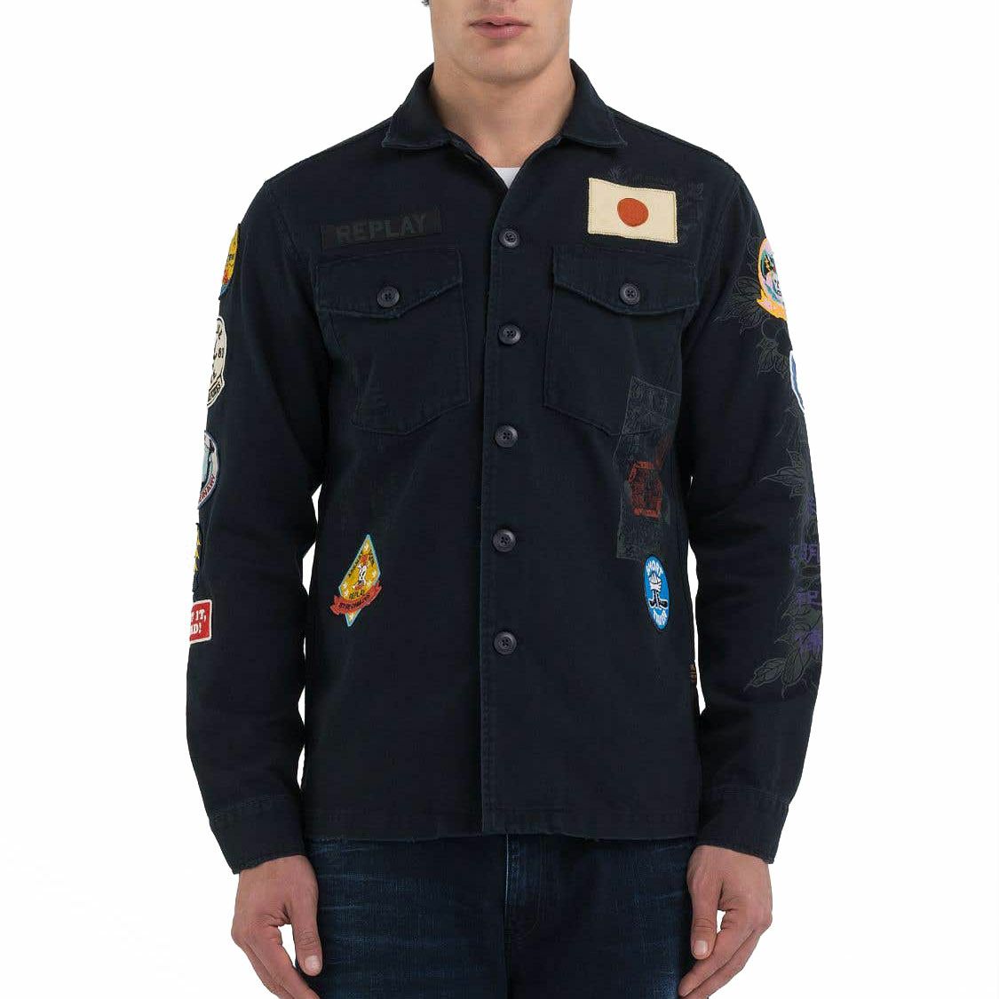 Replay｜プリント＆パッチ オーバーシャツ｜チャコール｜モデル着用