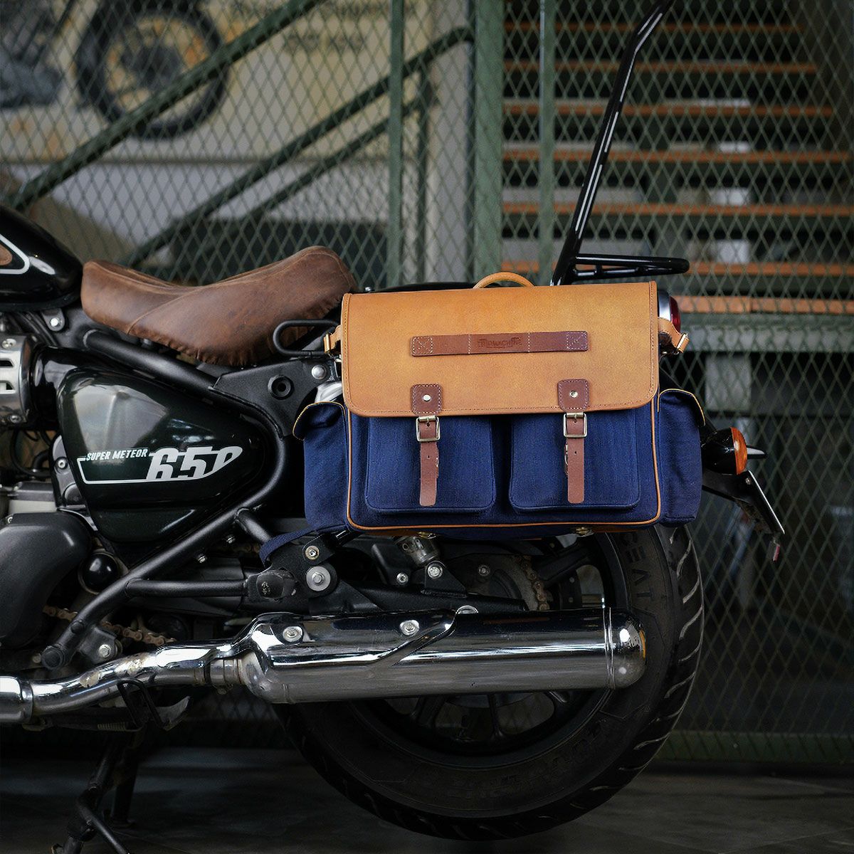Trip Machine｜エクスペディション サドルバッグ｜サイドバッグ｜ブルー×タン｜使用イメージ