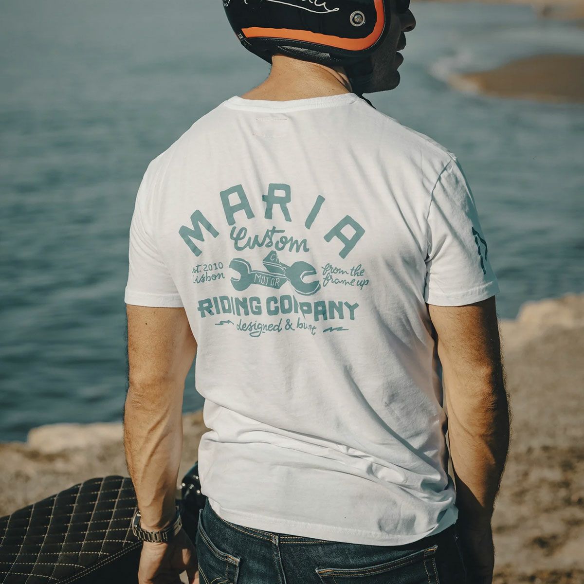 Maria Riding Company｜レンチ Tシャツ｜ホワイト｜モデル着用