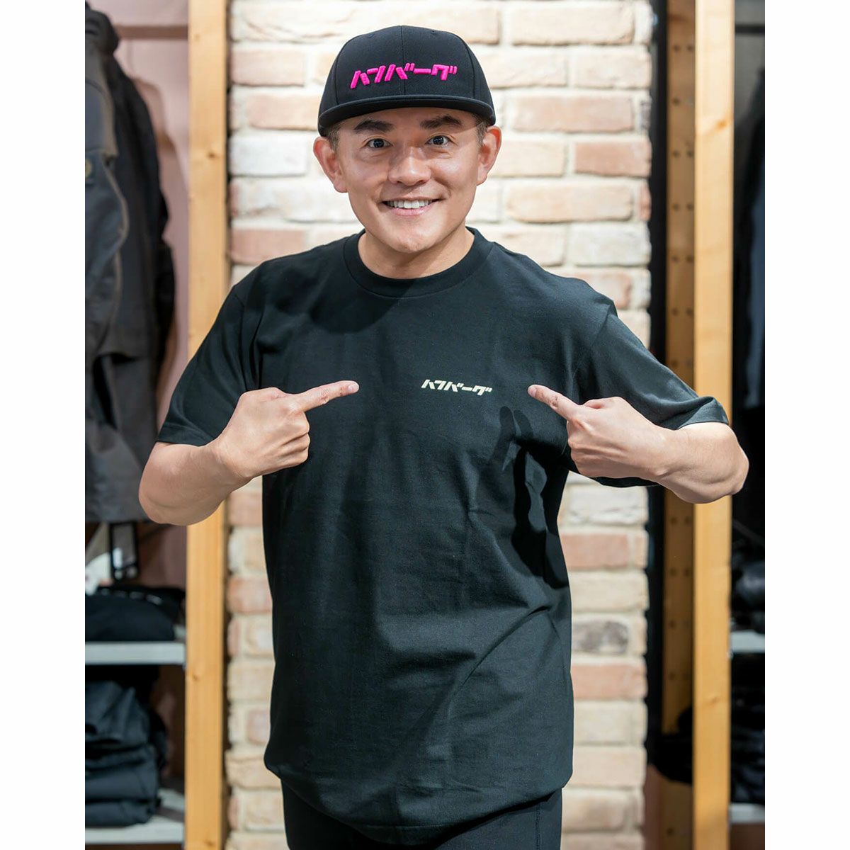 ハンバーグ師匠 x DEVILOCK｜ハンバーグTEE｜Tシャツ｜ブラック｜モデル着用