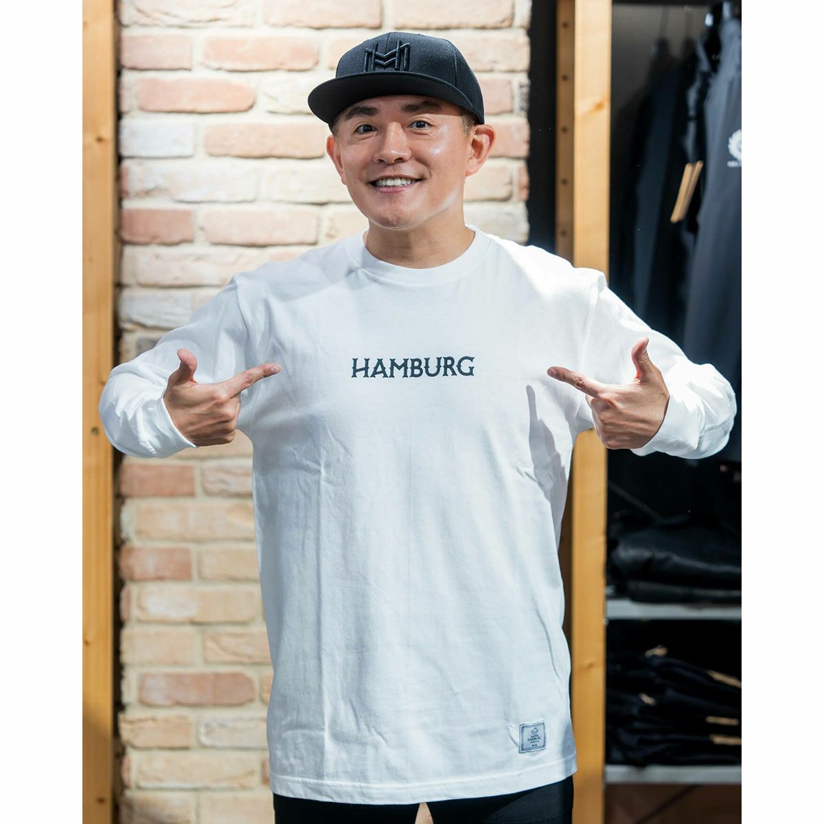 ハンバーグ師匠 x DEVILOCK｜HAMBURG L/S TEE｜ロングスリーブ｜ホワイト｜モデル着用