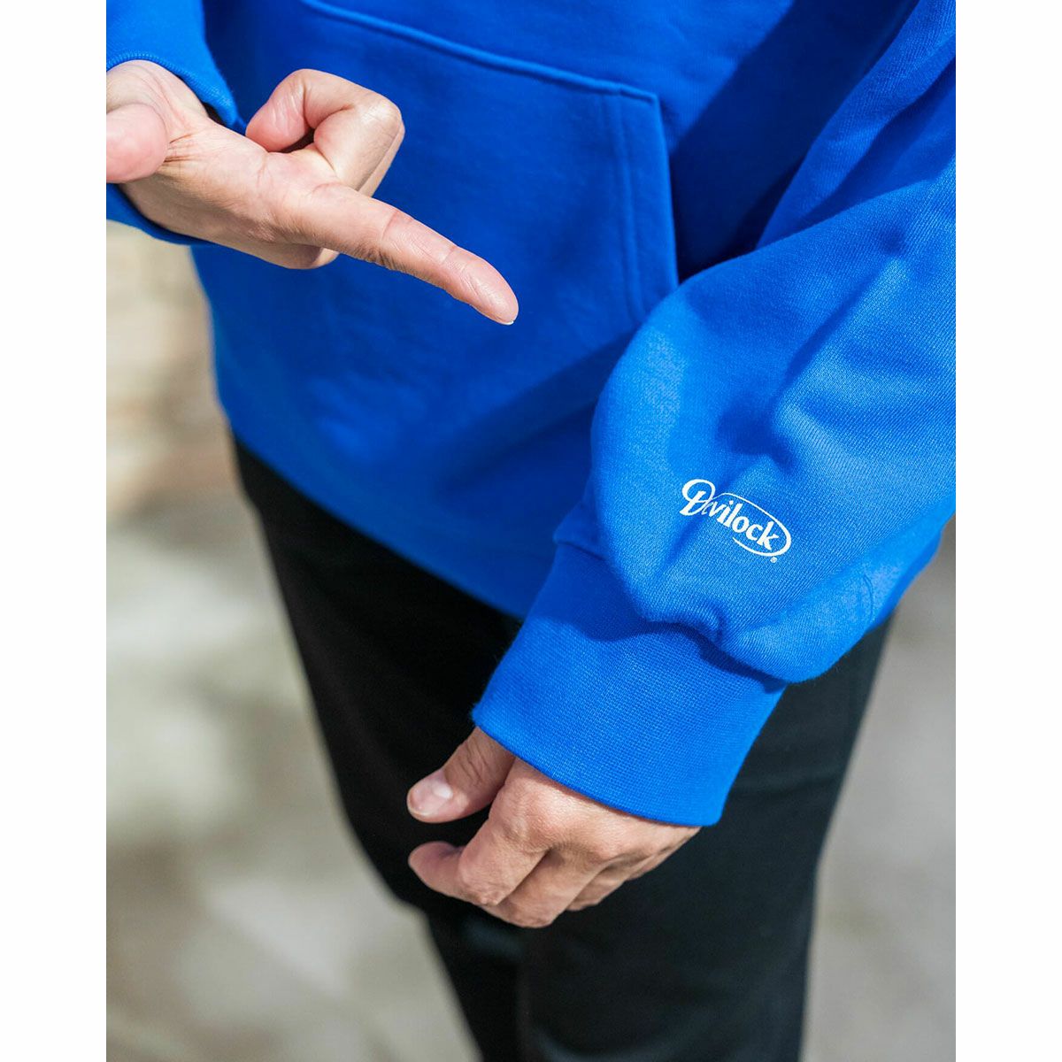 ハンバーグ師匠 x DEVILOCK｜ハンバーグHOODIE｜フーディ｜ブルー｜モデル着用