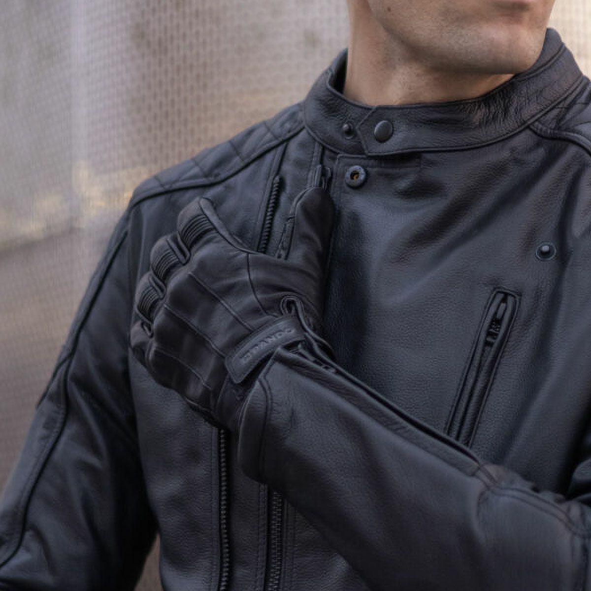 PANDO MOTO｜IVY グローブ｜3シーズン｜ブラック｜モデル着用