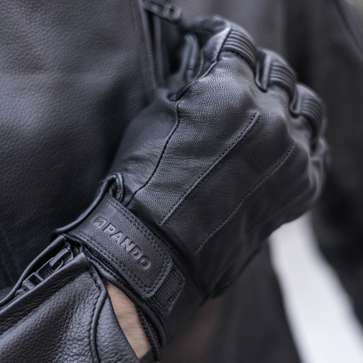 PANDO MOTO｜IVY グローブ｜3シーズン｜ブラック｜モデル着用