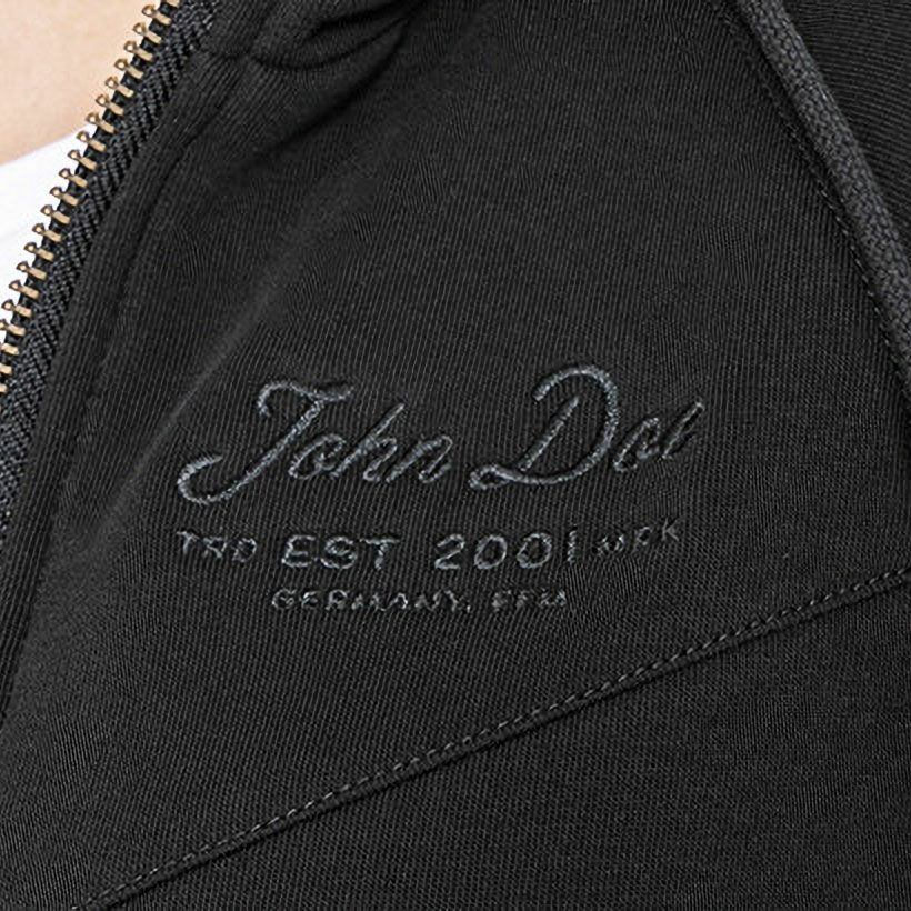 John Doe｜XTM フーディー ウーマン V2｜ファブリック｜ブラック｜モデル着用