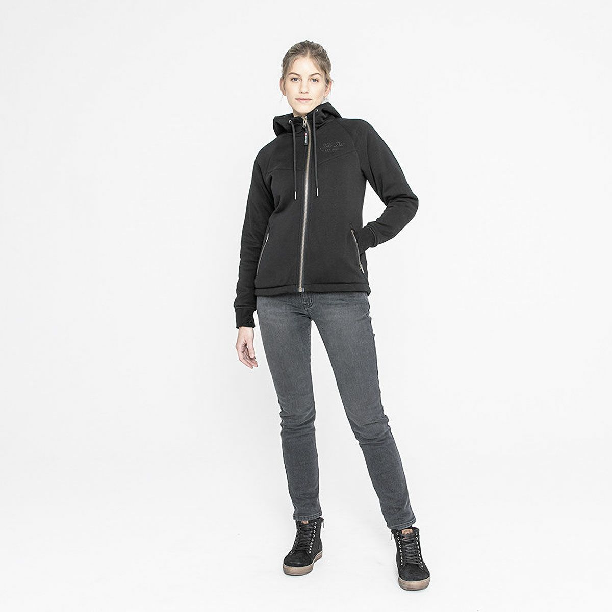 John Doe｜XTM フーディー ウーマン V2｜ファブリック｜ブラック｜モデル着用