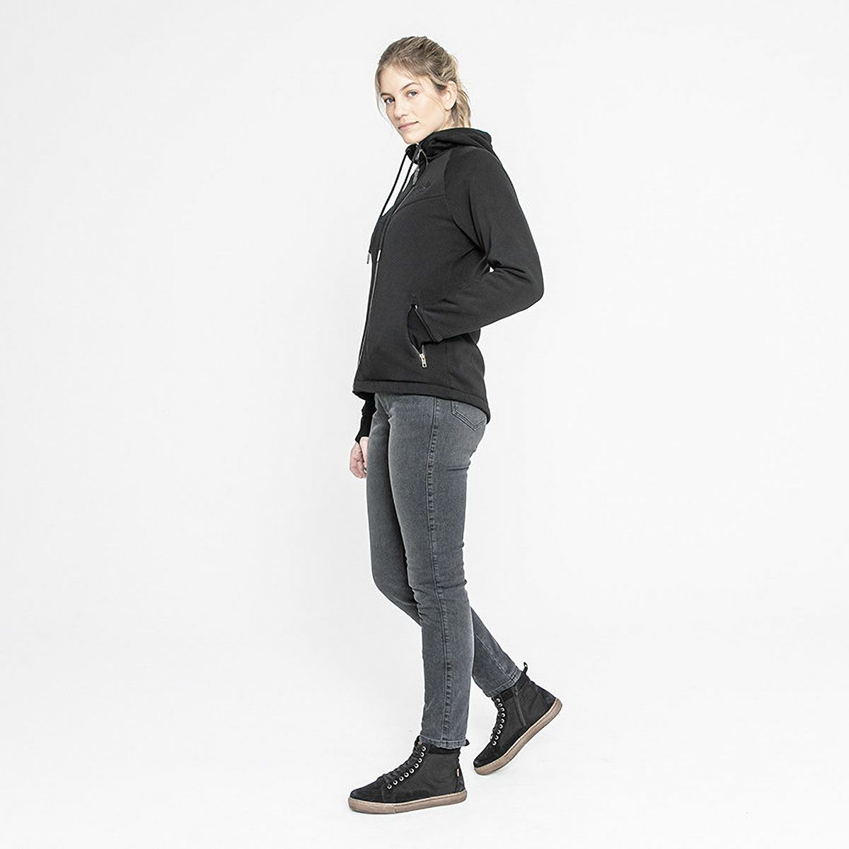 John Doe｜XTM フーディー ウーマン V2｜ファブリック｜ブラック｜モデル着用