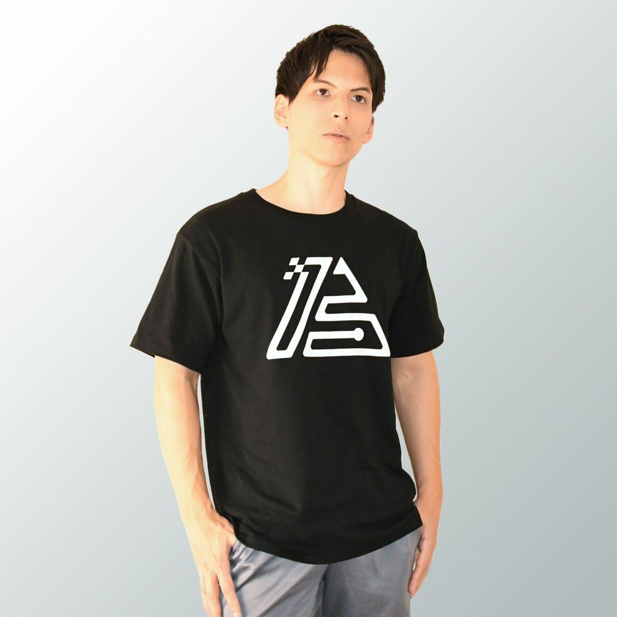 WRC｜WRC 13 Tシャツ｜ブラック｜モデル着用