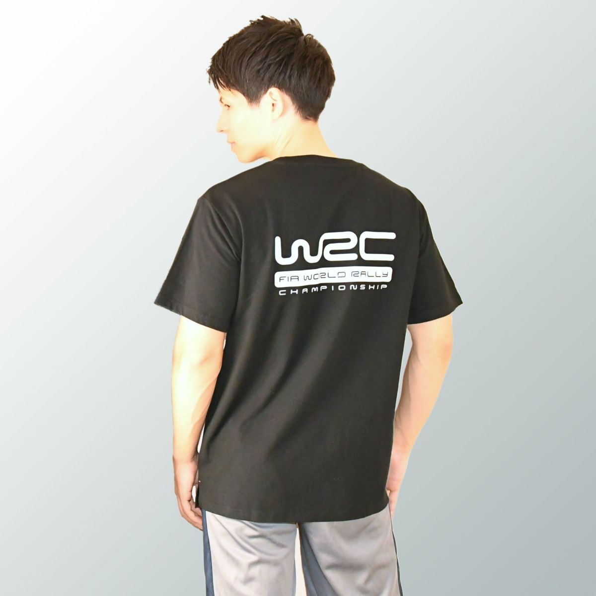 WRC｜WRC 13 Tシャツ｜ブラック｜モデル着用
