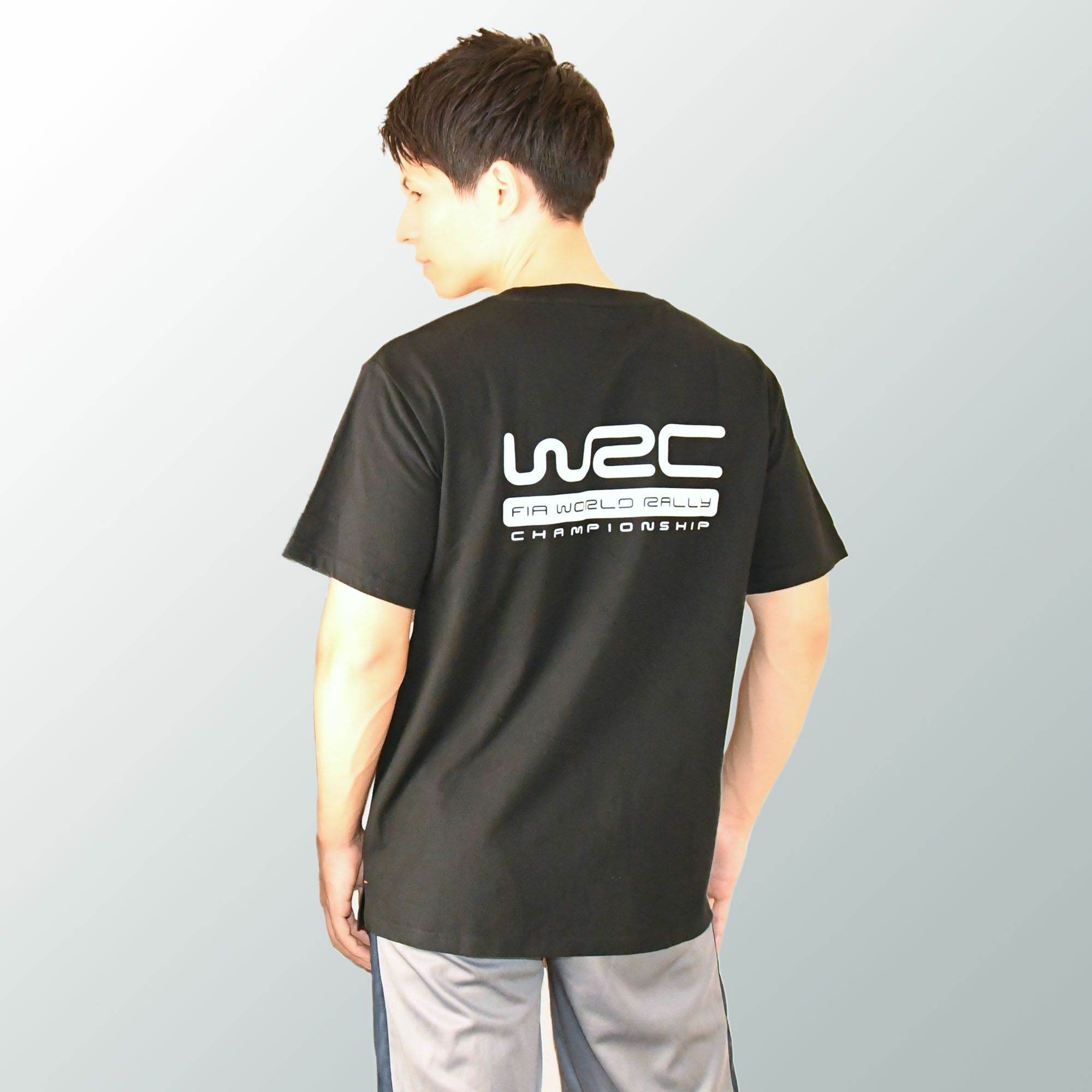 WRC｜WRC 13 Tシャツ｜ブラック｜モデル着用